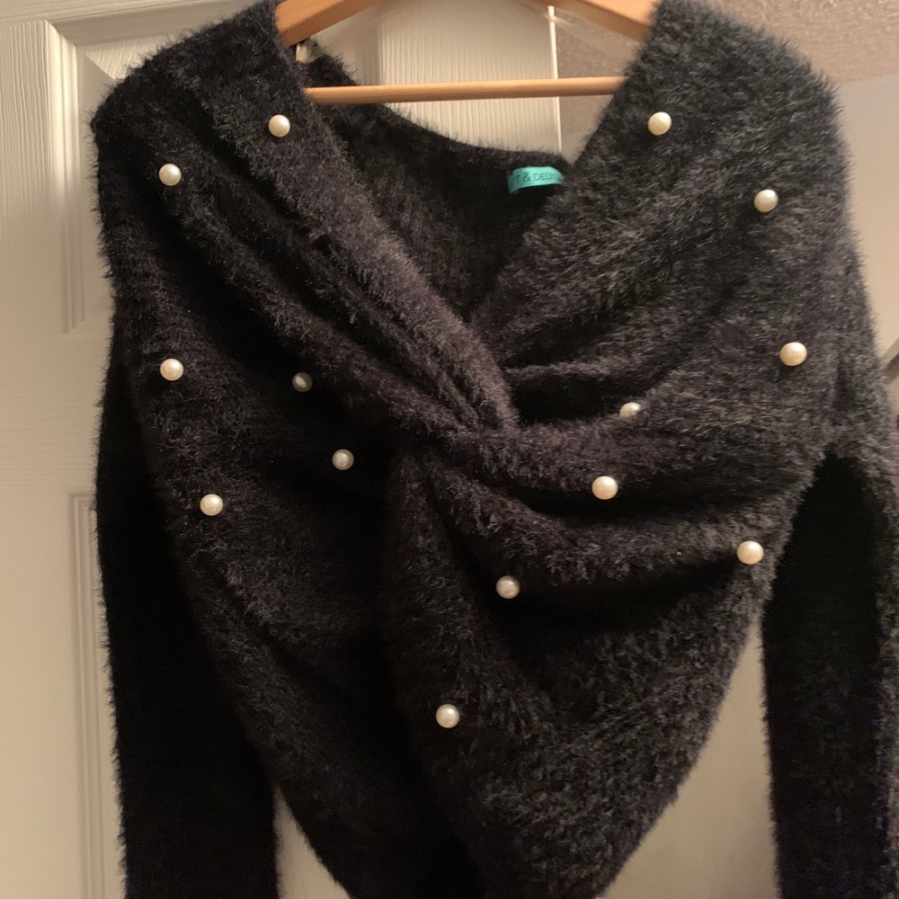 Honey Cropped Tie-front Black Sweater